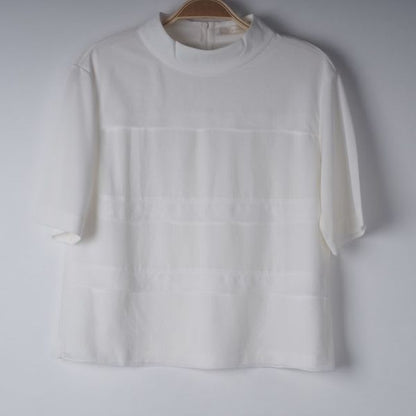 ハイネックブラウス