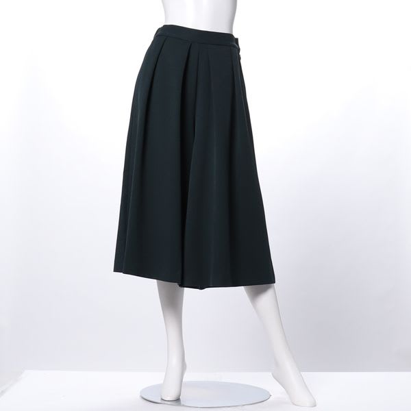 タック入りフレアパンツ