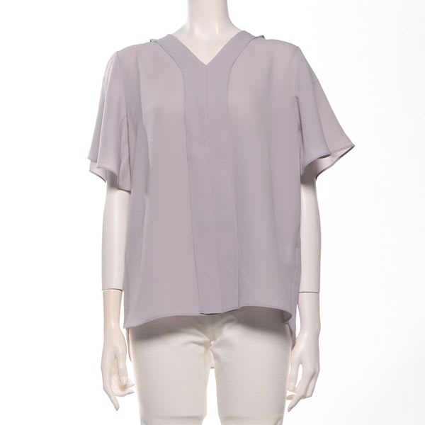 フロントデザインパールボタンVネックブラウス