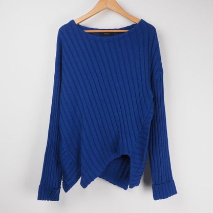 編み地切り替えイレギュラーヘムニット