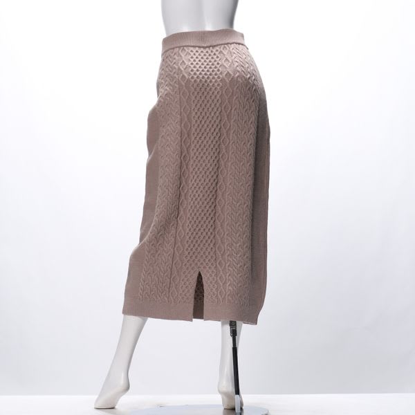 ケーブル編みニットスカート