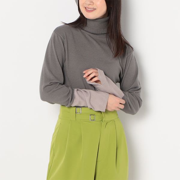 バイカラータートルネックニット