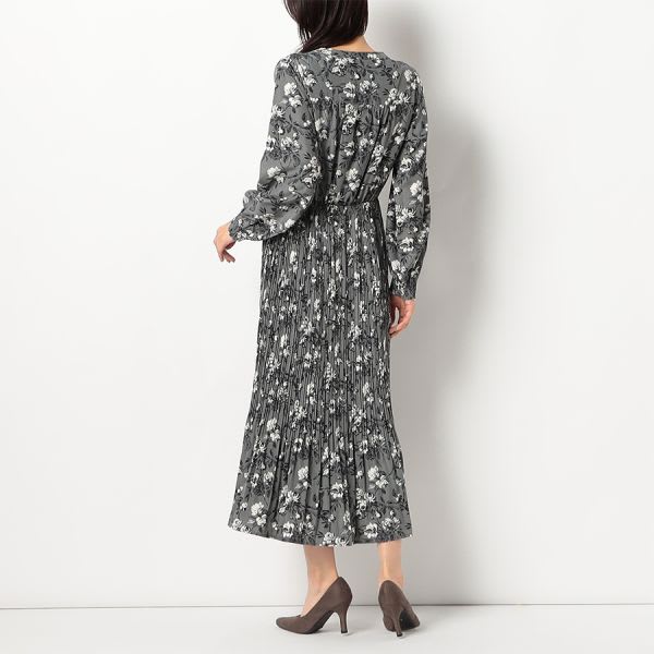裾消しプリーツ花柄ワンピース