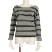 ボタン付きボーダー柄ニット