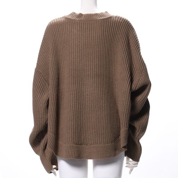 ドロップショルダークルーネックニット