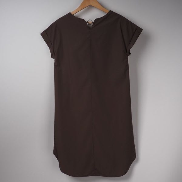 バックデザインストレートワンピース