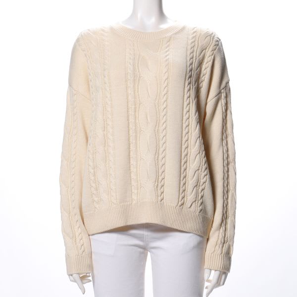 クルーネックケーブルニット