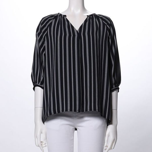 ストライプ柄スキッパーネックブラウス