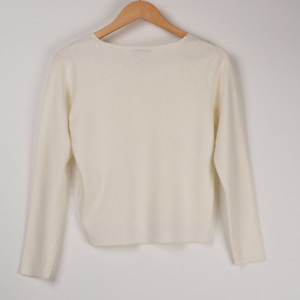 シンプルVネックニット