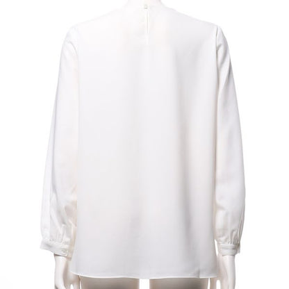 タックネックラインブラウス