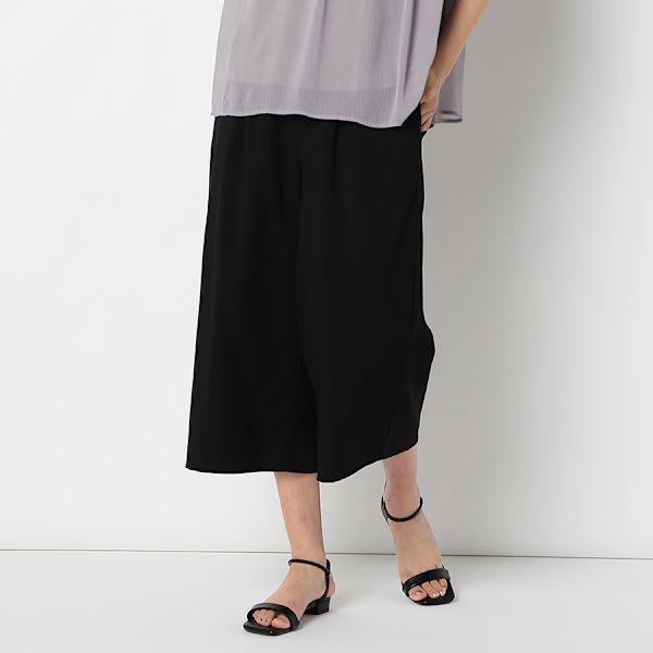 タック入りワイドパンツ
