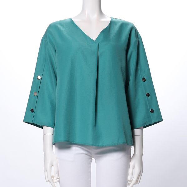金ボタンデザインVネックブラウス