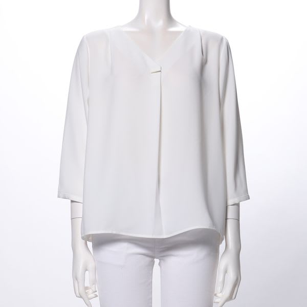 フロントボタンデザインVネックブラウス