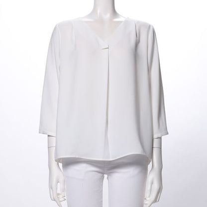 フロントボタンデザインVネックブラウス