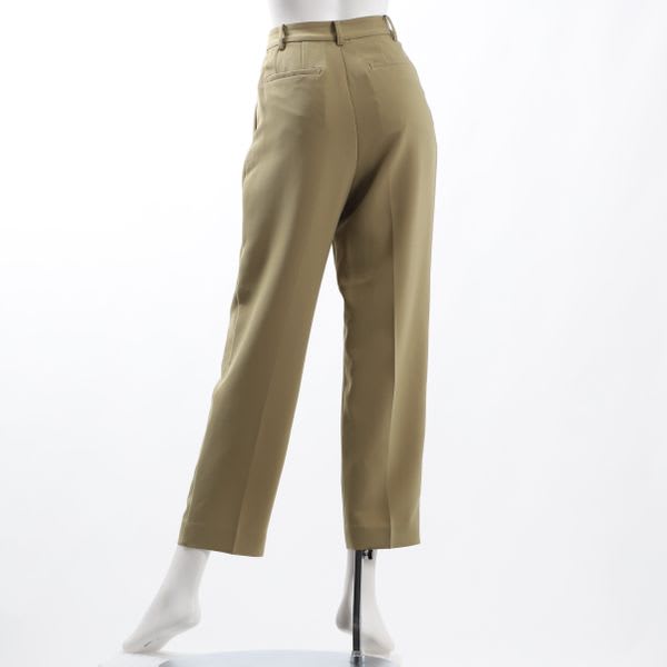 タック入りテーパードパンツ