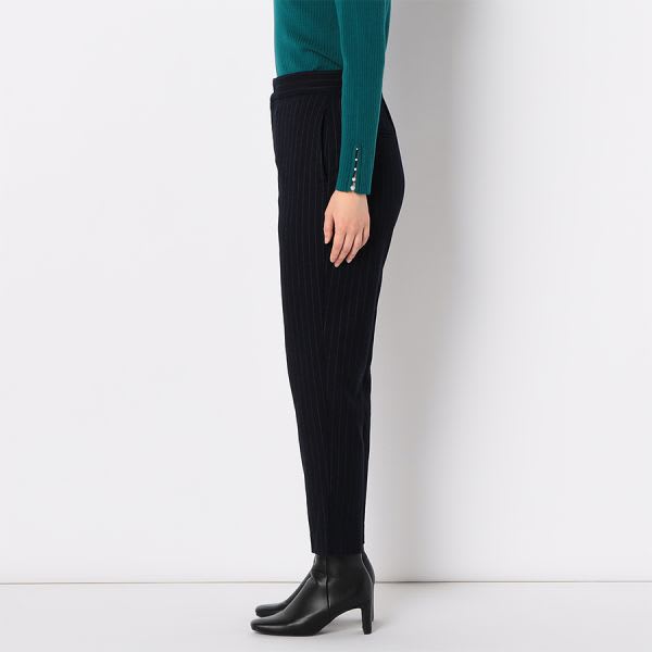 ストライプ柄テーパードパンツ