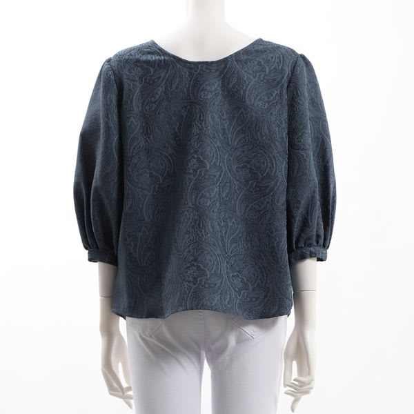 パフスリーブ総柄ブラウス