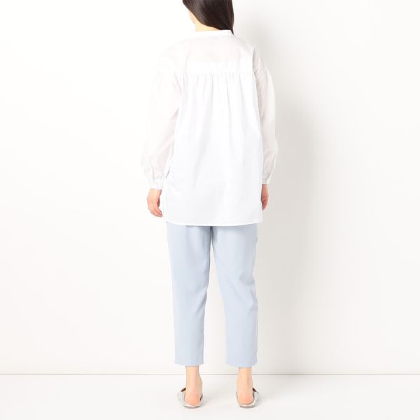 タック入りテーパードパンツ