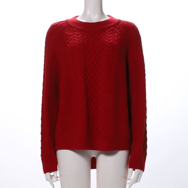 ケーブル編みニット