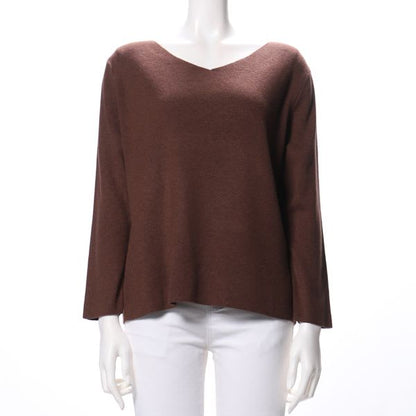 シンプルVネックニット