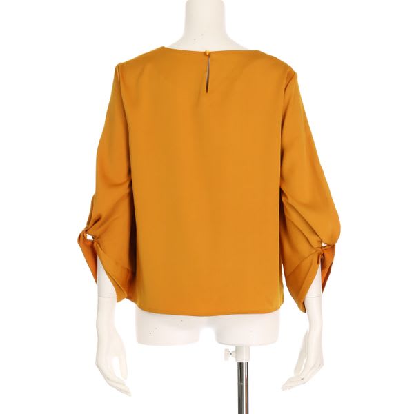 ねじり袖ブラウス