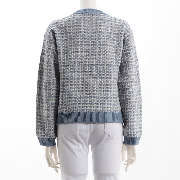 ドロップショルダーのツイードニット