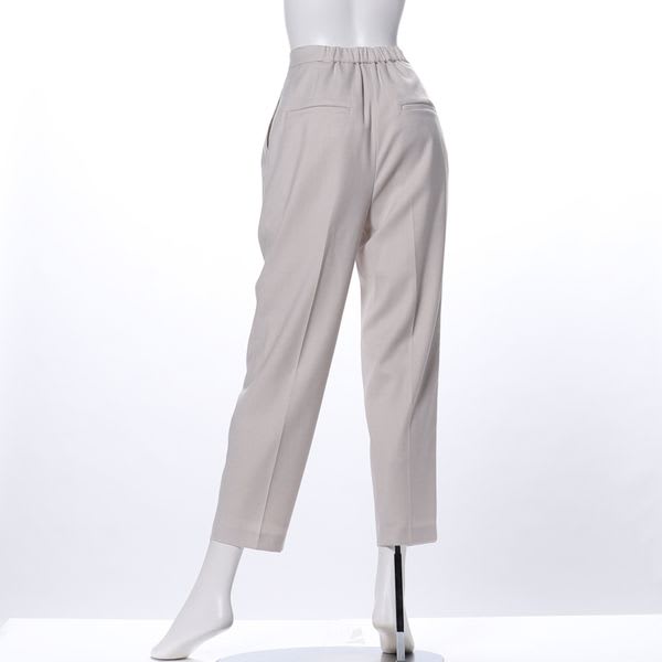 タック入りテーパードパンツ