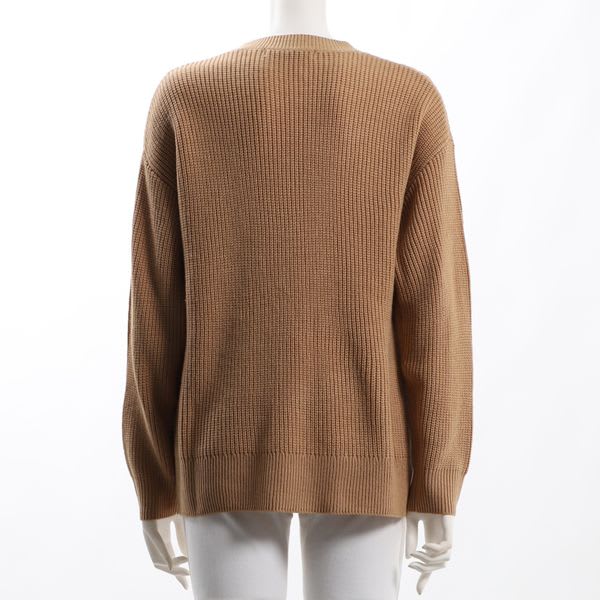 ケーブル編みデザインニット