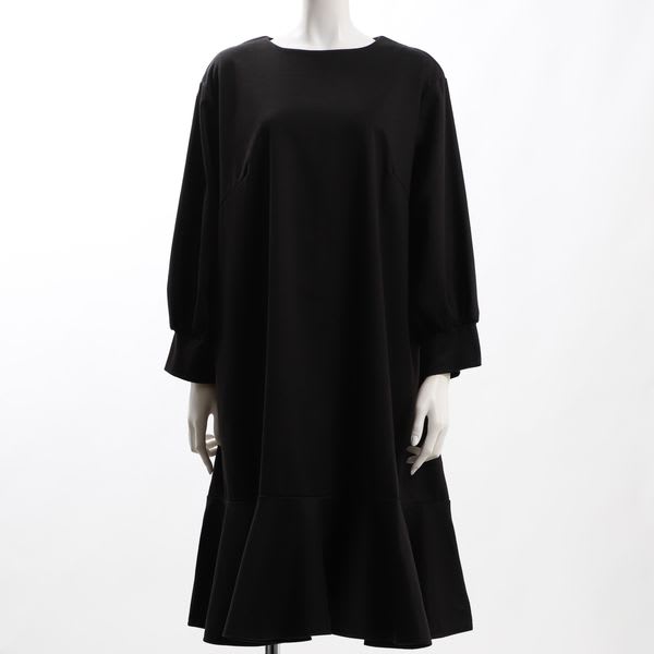 裾フレアワンピース