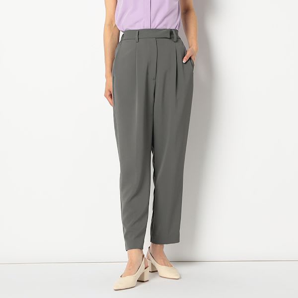 ウエストゴム仕様タックテーパードパンツ