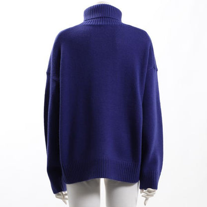 ドロップショルダーのタートルネックニット