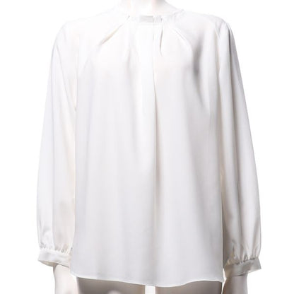 タックネックラインブラウス