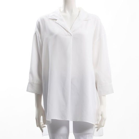 バックテールデザインオープンカラーブラウス