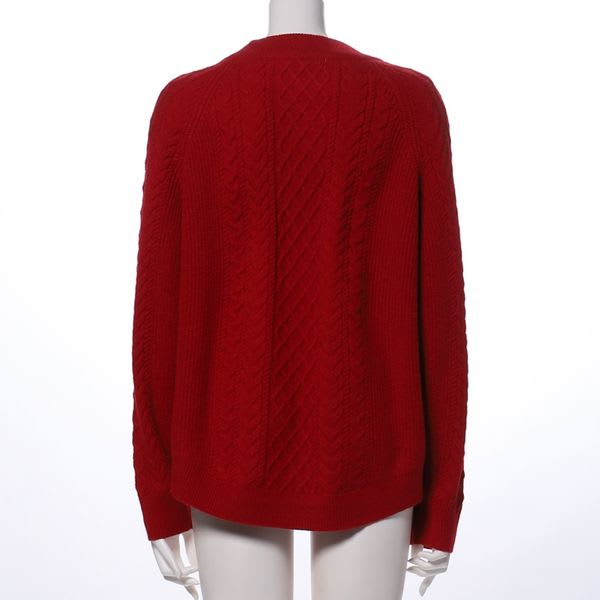 ケーブル編みニット