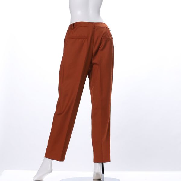 タックテーパードパンツ