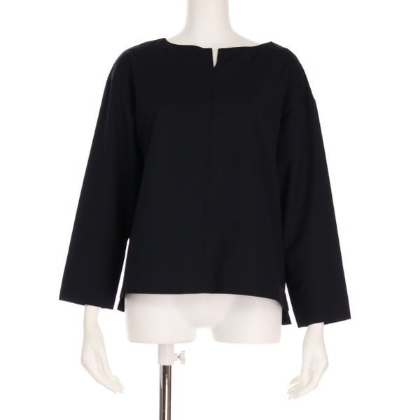 オープンフロントネックブラウス