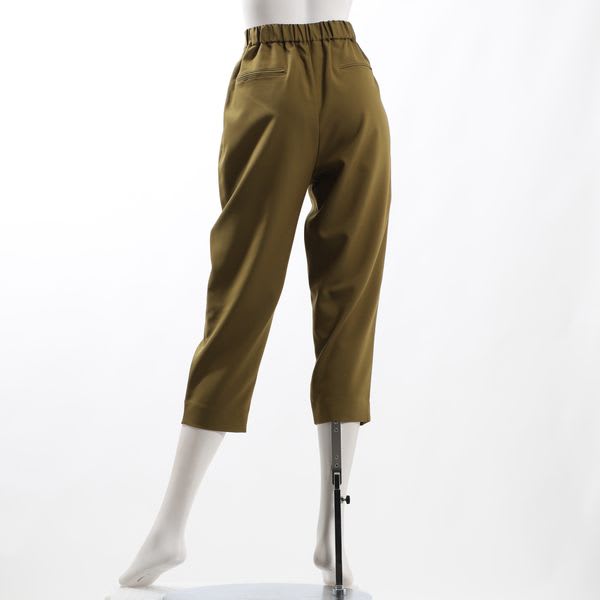 シンプルデザインテーパードパンツ