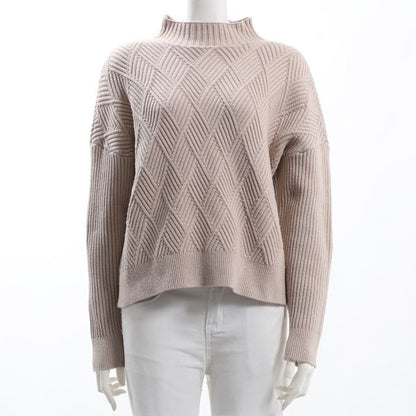 変形編み地オフネックニット