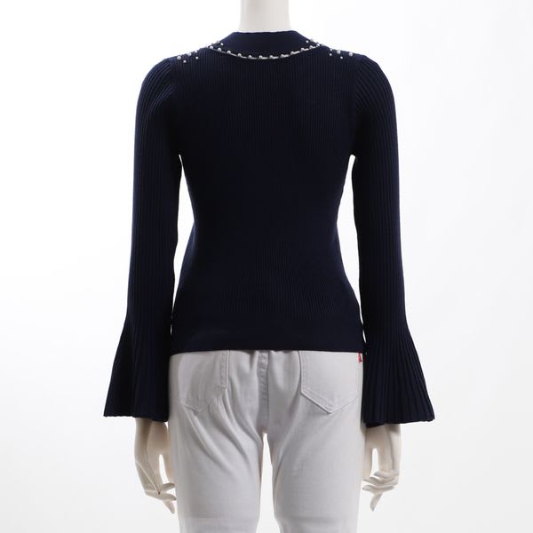 パールネックラインフレアスリーブニット