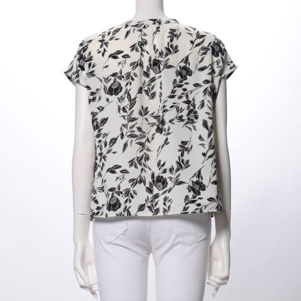 裾タック入りフラワープリントブラウス