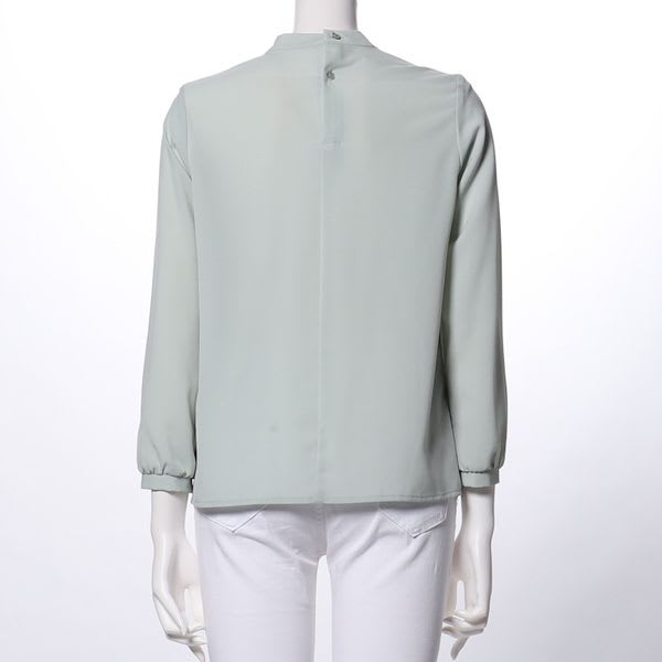 タックブラウス