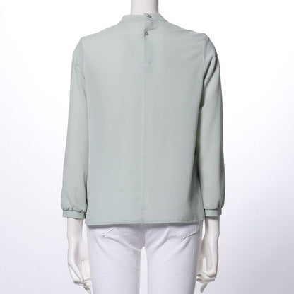 タックブラウス