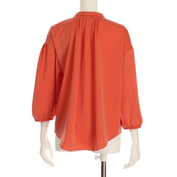 スタンドネックタックブラウス