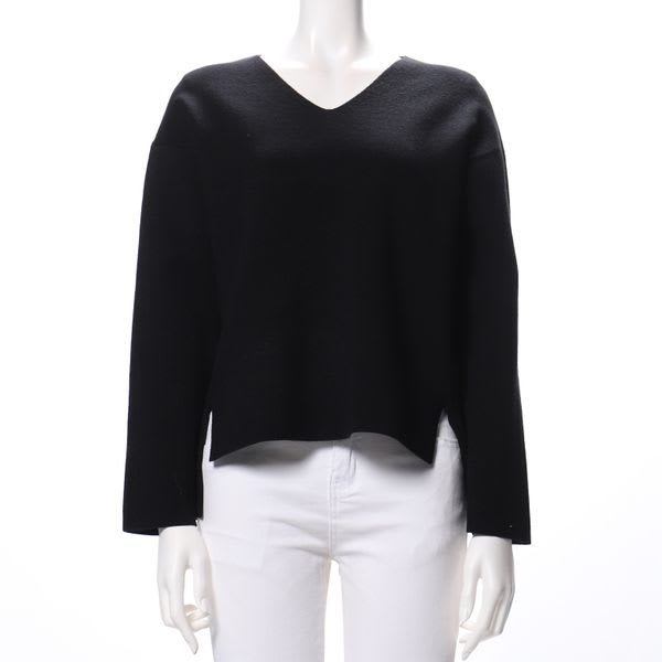 サイドスリット入りVネックニット