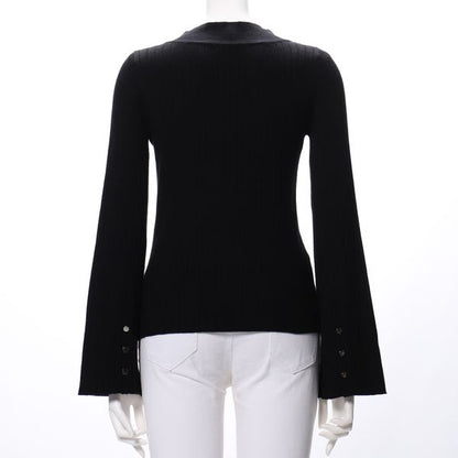 袖ボタン付きVネックニット