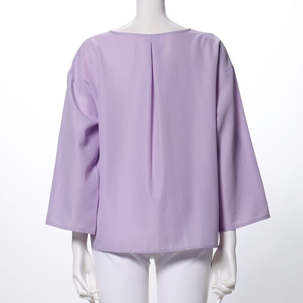 お袖のボタンデザインブラウス