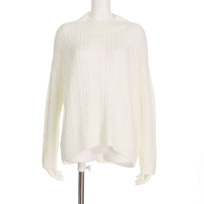 ケーブル編みニット