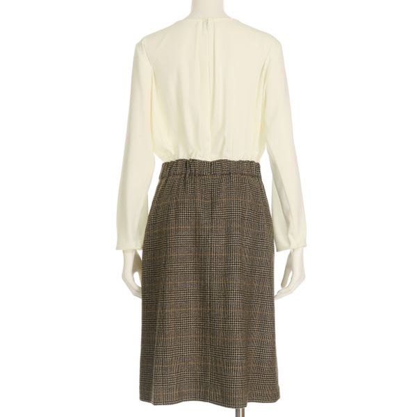 タック入りドッキングワンピース