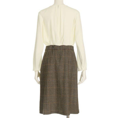 タック入りドッキングワンピース