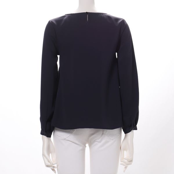 フロントデザインラウンドネックブラウス